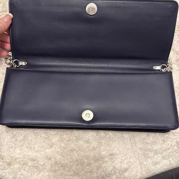 🖤Salvatore Ferragamo Gancini Clip Black Leather Clutch with Chain Strap - Picture 3 of 8